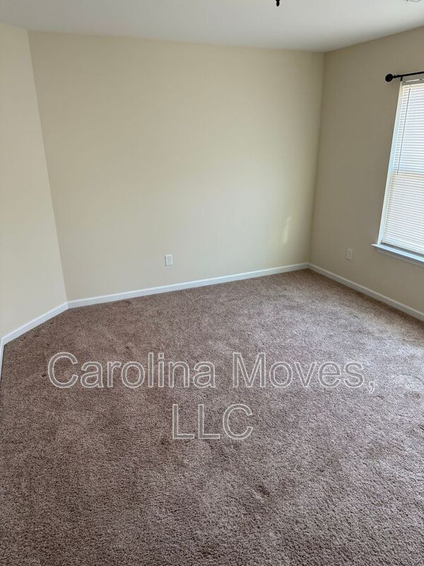 Building Photo - 451 Riverdale Rd