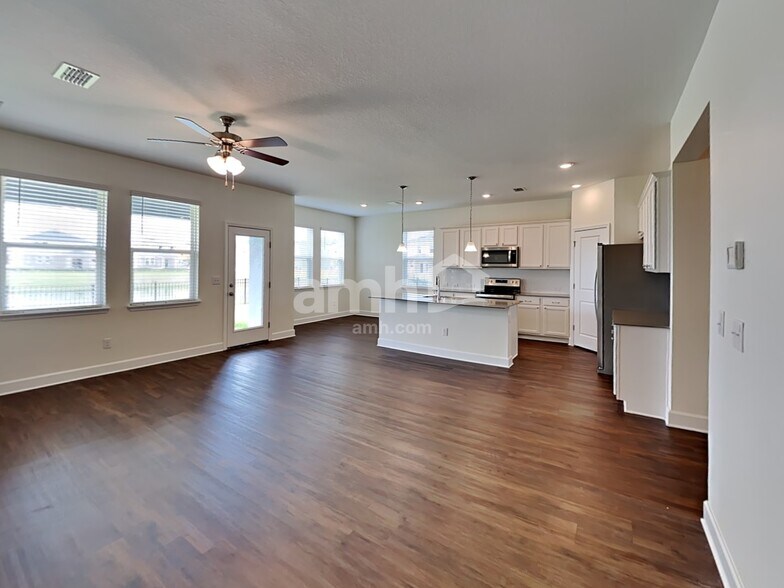 Building Photo - 33860 Night Lily Dr