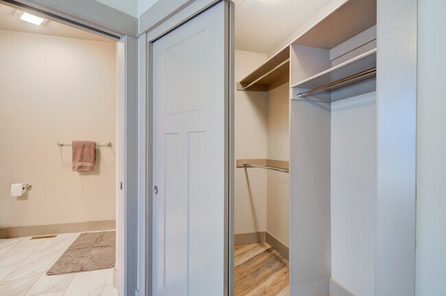 Building Photo - 2338 Gallatin Green Blvd