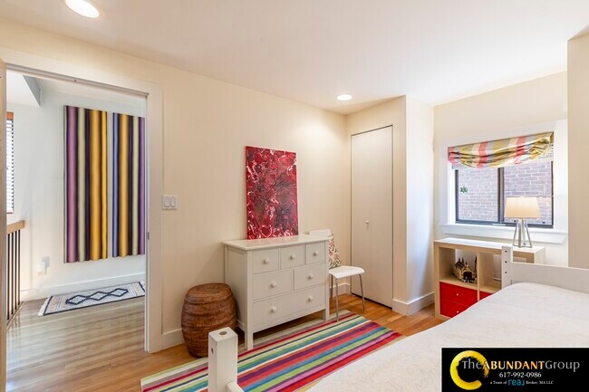 Building Photo - 54 Trowbridge St