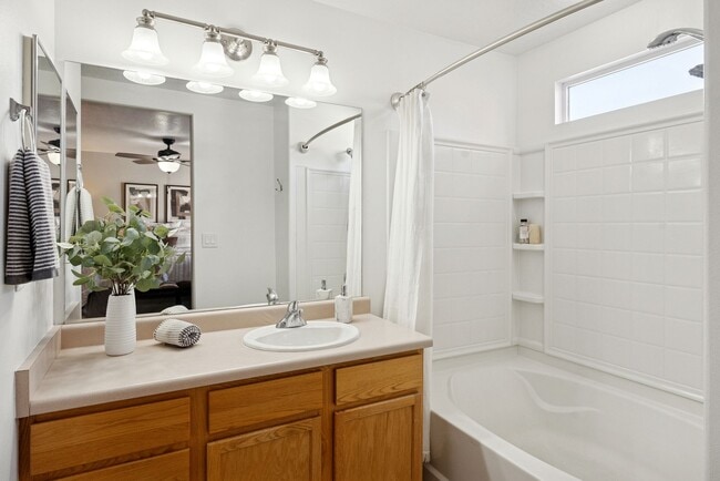 Building Photo - 14074 S Julien Cove