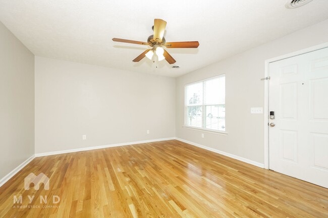 Building Photo - 2047 Gardendale Dr