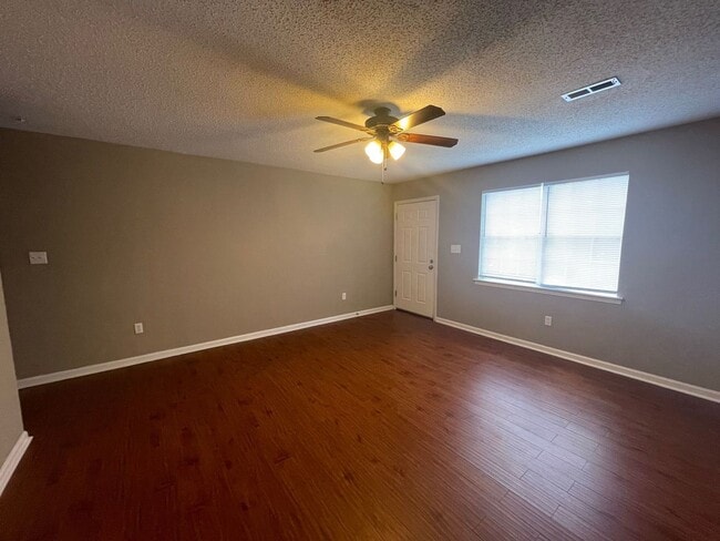 Building Photo - PRE-LEASING AUGUST 2026!