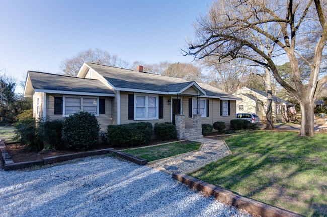 Primary Photo - 4 BR 4 BA in Normaltown!