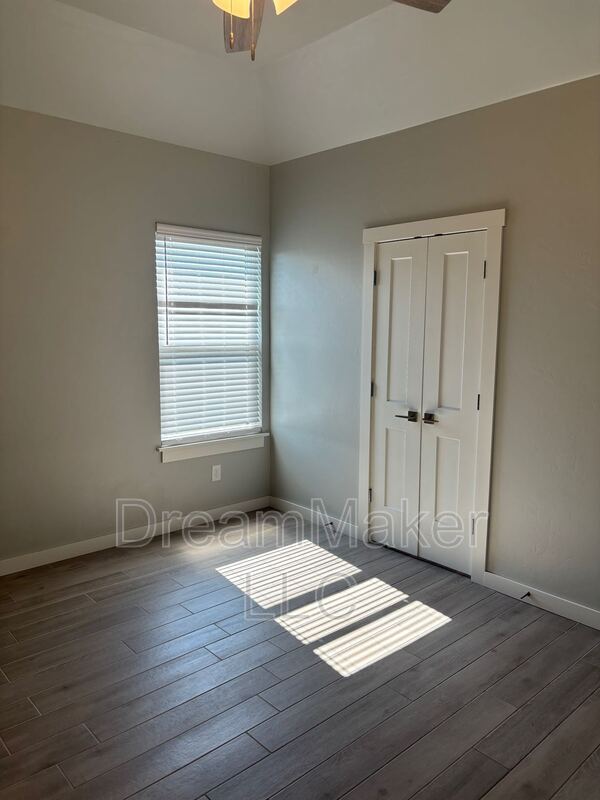 Building Photo - 5225 Red Maple Ave