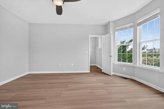 Building Photo - 43845 Centergate Dr