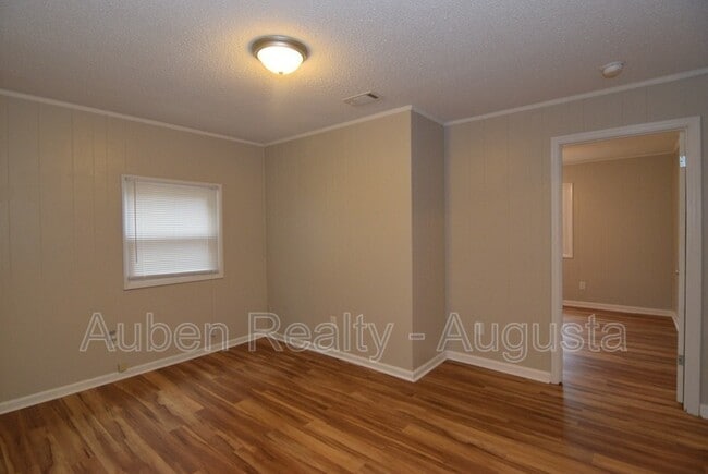 Building Photo - 1928 Wylie Dr