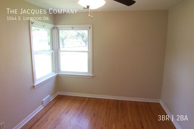 Building Photo - 1044 E Linwood Dr