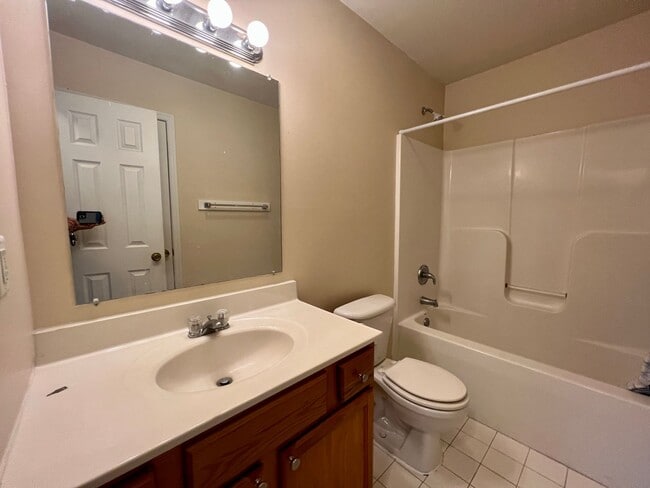 Building Photo - Available Now! 3 Bed, 2 Bath Ranch in the ...