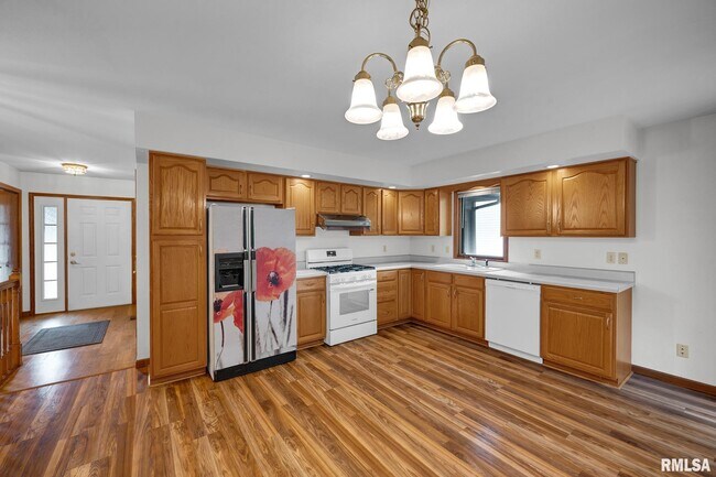 Building Photo - 2321 W Pintura Ct