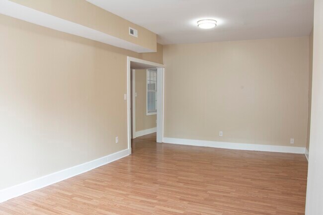 Building Photo - 714 Spring St