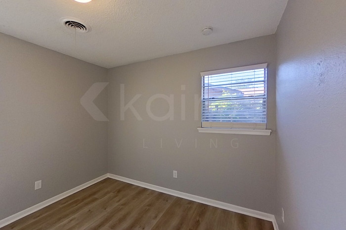 Building Photo - 3400 Teckla Blvd