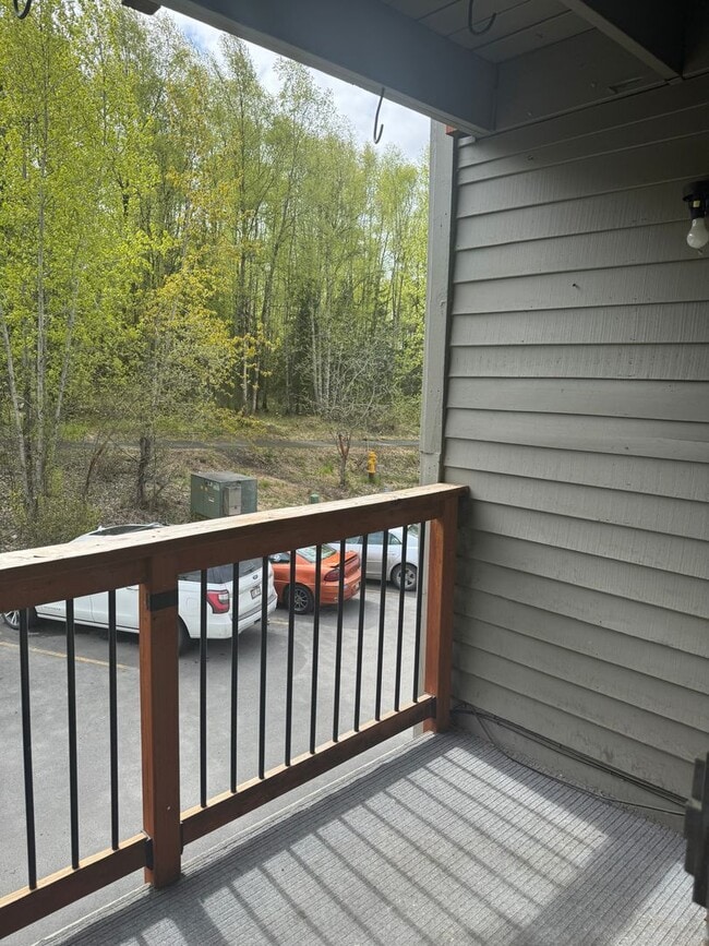 Building Photo - Spacious condo unit in East Anchorage