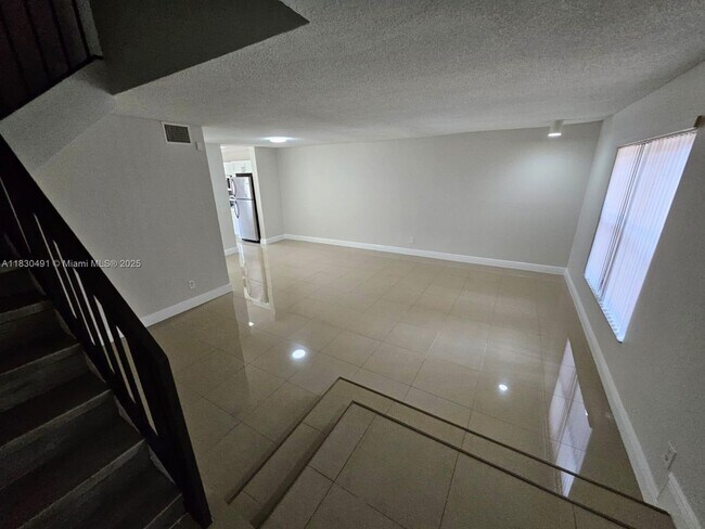 Building Photo - 1091 N Hiatus Rd