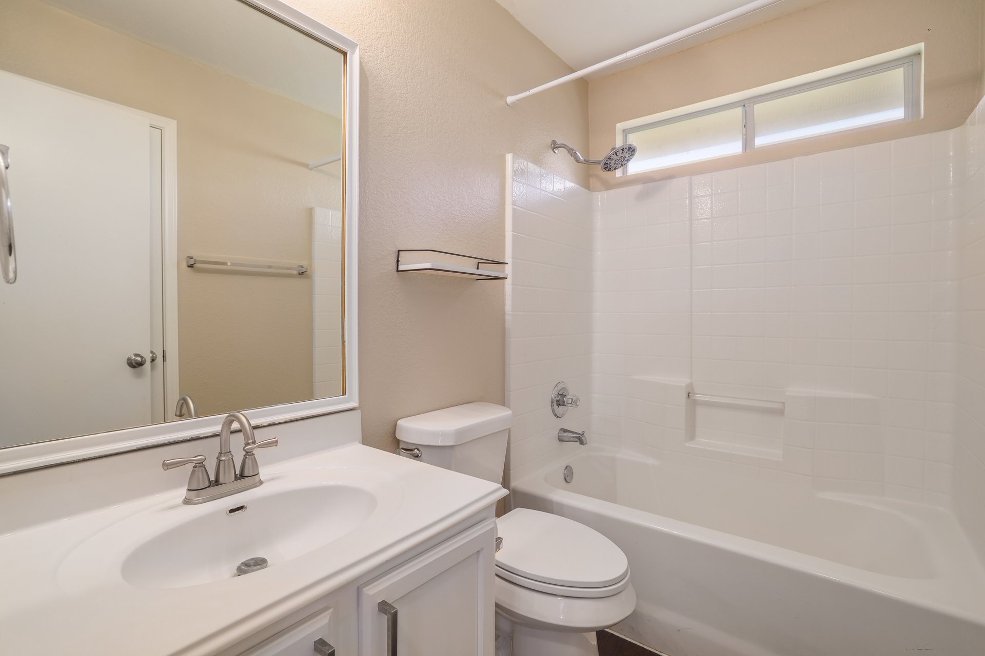 Downstairs Bath BR #2 - 1019 Leeds Castle Walk