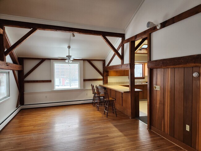 Building Photo - 116 W High St