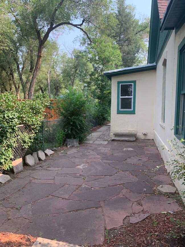 Building Photo - Charming 3-Bedroom Home Near Colorado Coll...