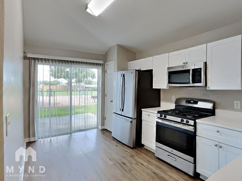Building Photo - 8721 Persea Ct