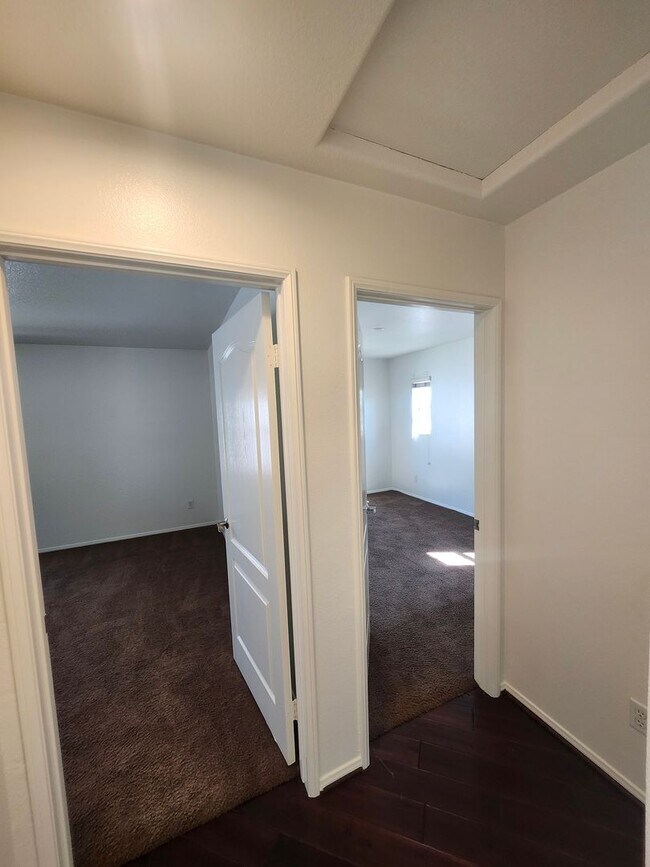 Building Photo - Chino 4 bedroom Beauty