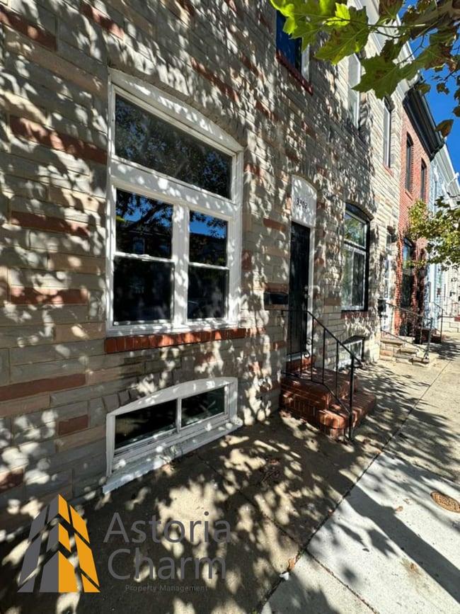 Building Photo - Move In Ready 2 Bedroom Home with Fresh Up...