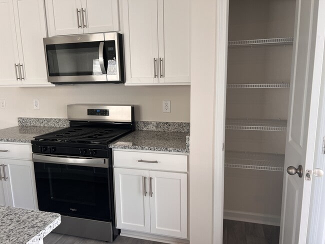 Building Photo - 455 David Hl Dr