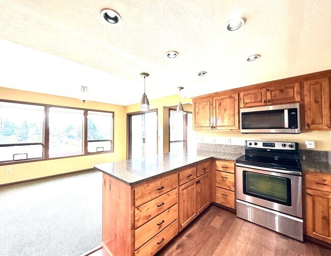 Building Photo - 2bd/2ba Kirkland Condo