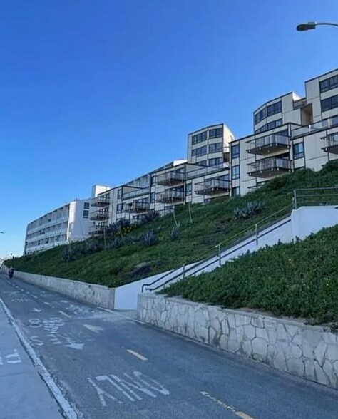 Building Photo - 625 Esplanade