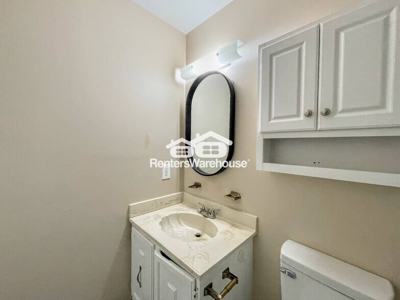 Building Photo - 924 Sedley Rd