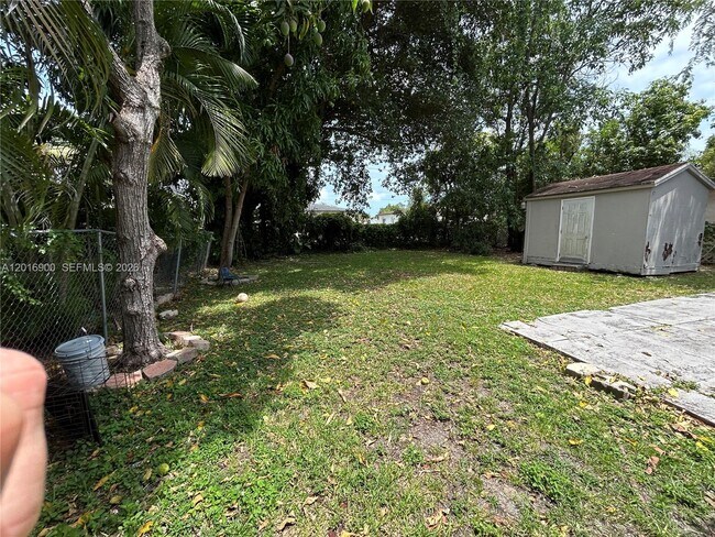 Building Photo - 2843 SW 37th Ct