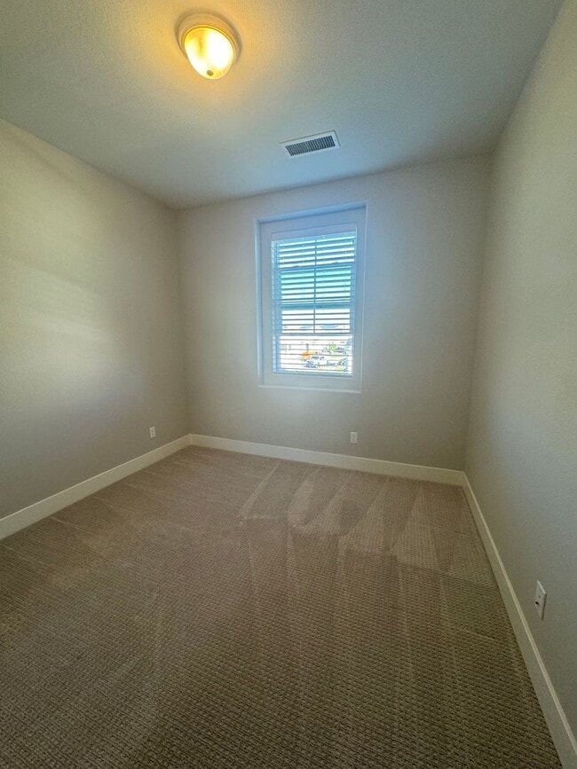 Building Photo - Tesoro Viejo- 3 bedroom 2.5 Bath
