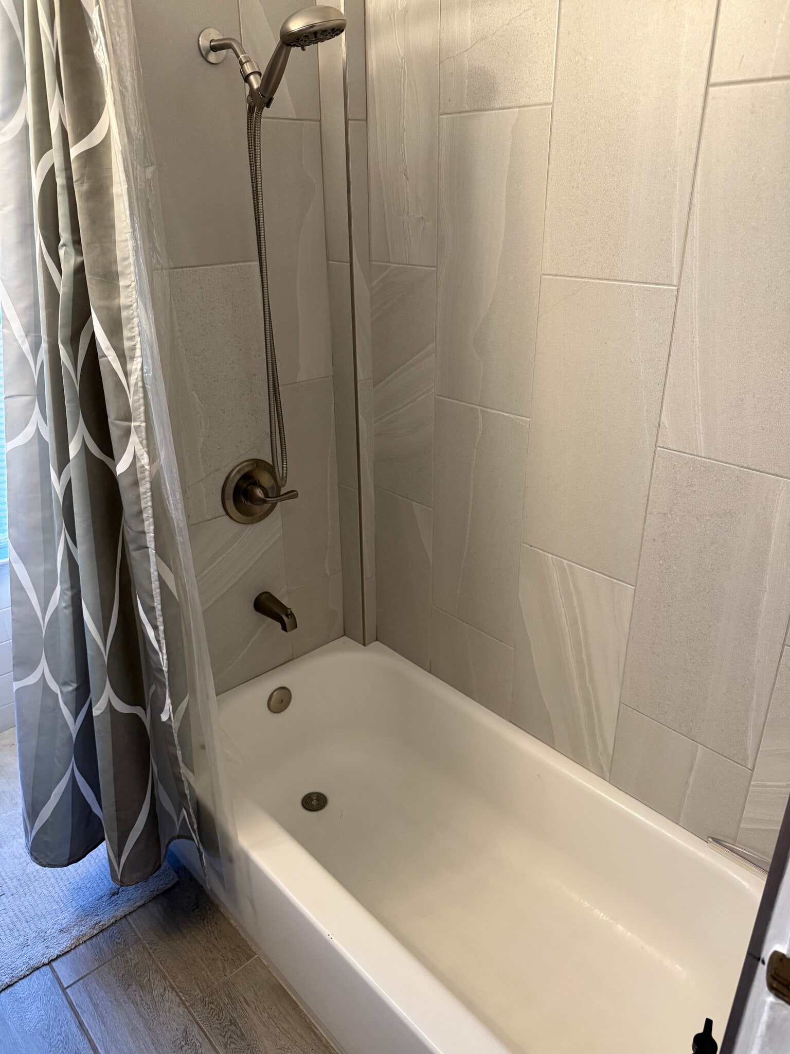 New Bathtub - 17 Bleecker Pl