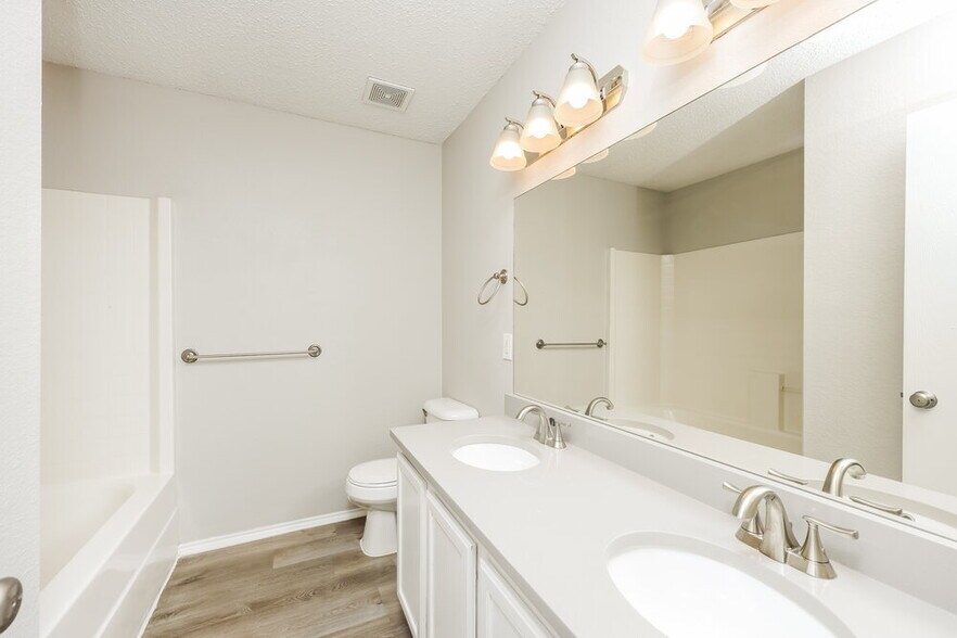 Building Photo - 8201 Montecito Dr