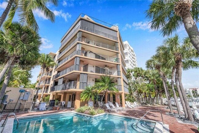 Building Photo - 1700 S Bayshore Ln