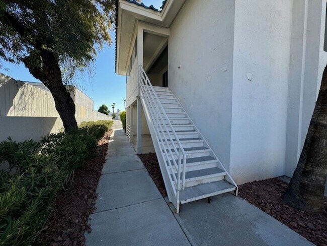 Building Photo - 2BR Condo w/Marina and Dock-Gated Waterfro...