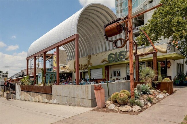 Building Photo - 1406 Windsor Rd