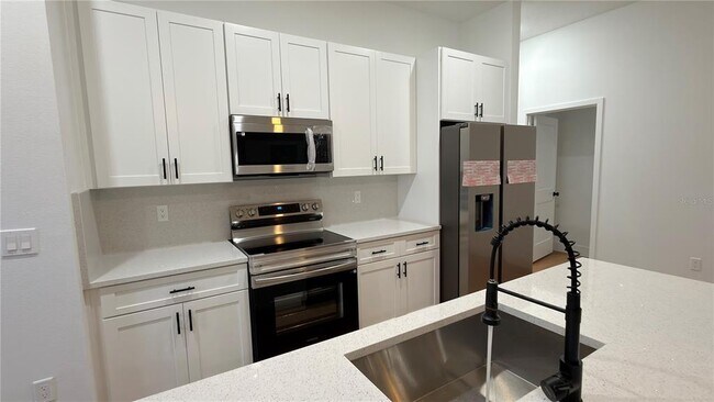 Building Photo - 7250 N Freeport Cir