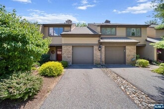 Building Photo - 12 Sandburg Ct