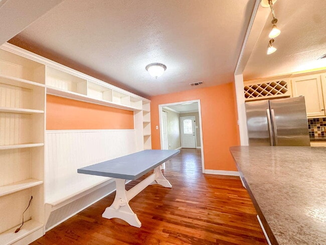 Building Photo - 2614 32nd St