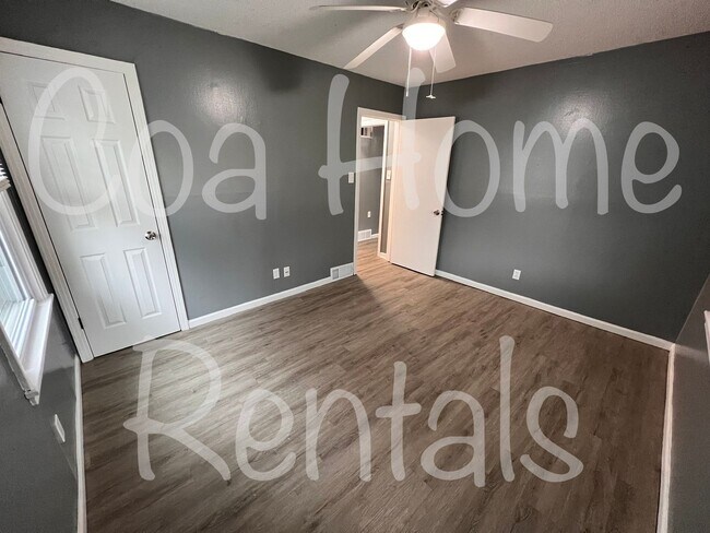 Building Photo - North East Side Home