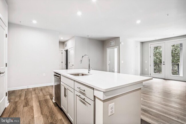 Building Photo - 1675 Bandit Loop