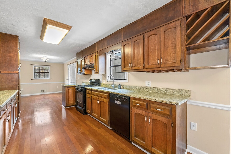 Building Photo - 249 Tony Trl SE