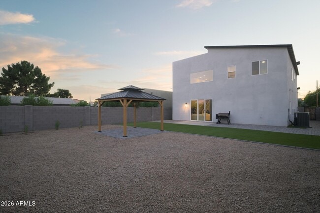 Building Photo - 2821 N 28th Pl