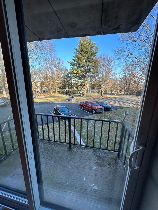 Building Photo - Remodeled Meadowood Condo Unit  3 beds 2 full baths (heat, water, sewer included great value)