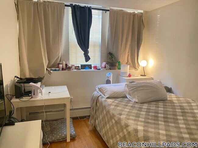 Building Photo - 28 Phillips St