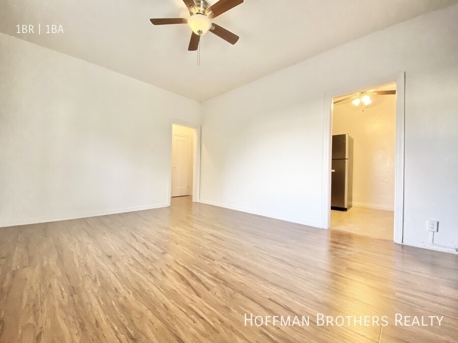 Building Photo - 800 N Las Palmas Ave