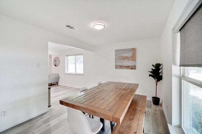 Building Photo - 742 Austrian Rd