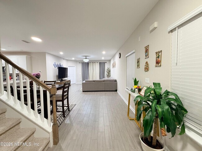 Building Photo - 70 Golden Fern Dr