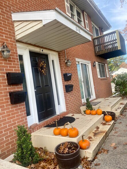 Building Photo - 848 N 16th St