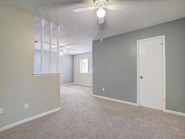 Building Photo - 10906 Meadgreen Ct