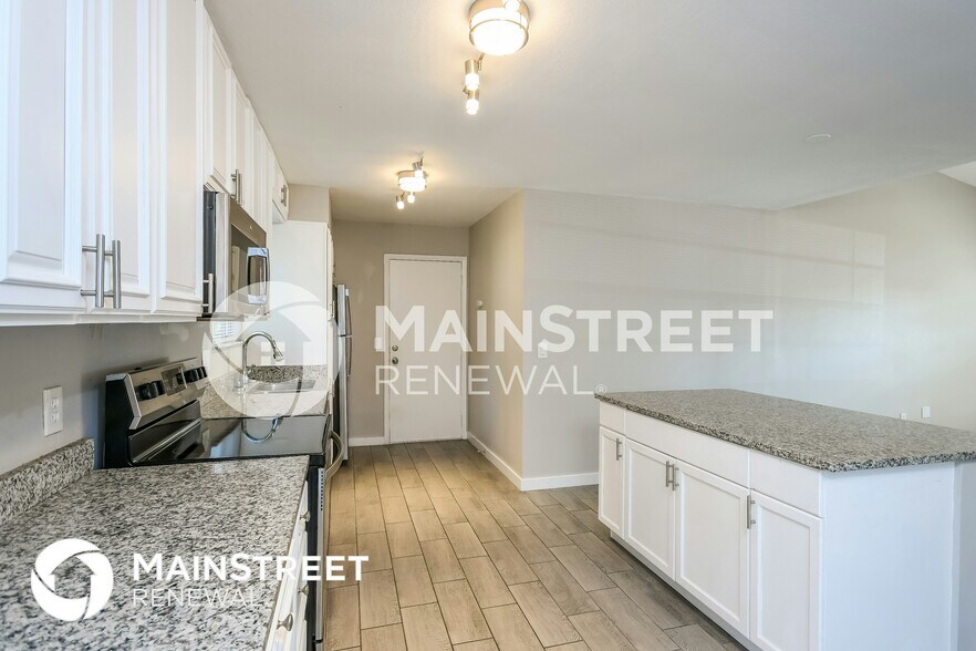 Building Photo - 355 Summerset Dr